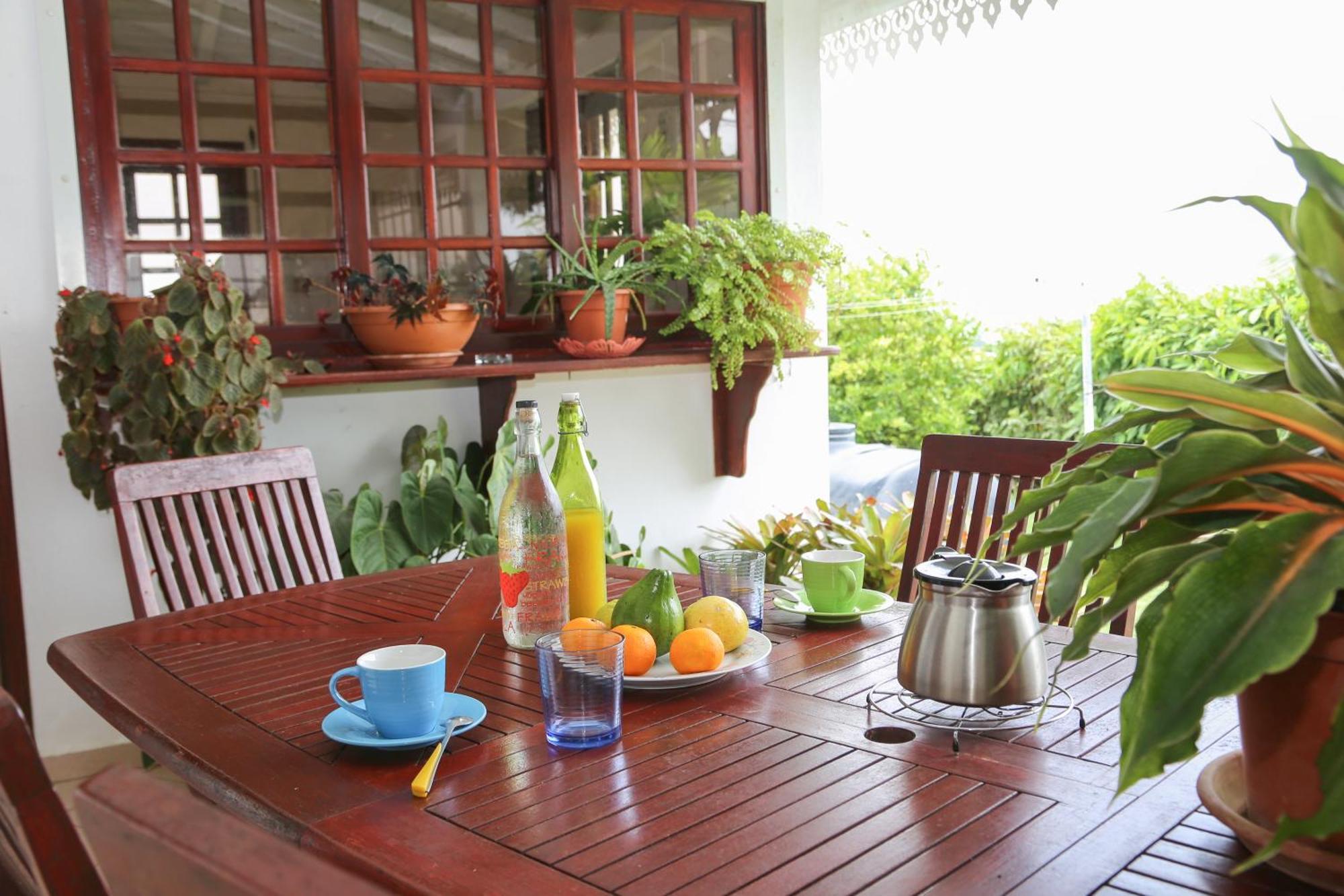 Ixora Paradise Piscine - Vue Séjour chez l'habitant